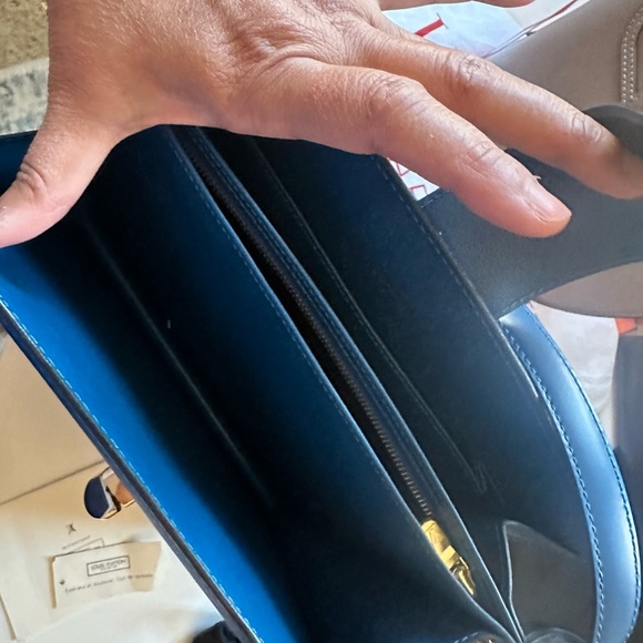 LV BLUE Epi Capucines - Picture 12 of 15